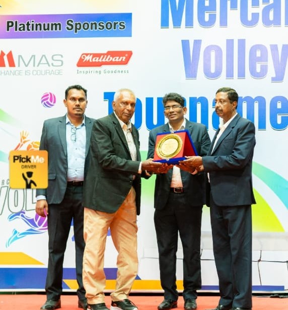 වොලිබෝල් පිටියේ පෙරළිකළ දයාරත්නයන්ට වෙළඳ සේවා උපහාරය….