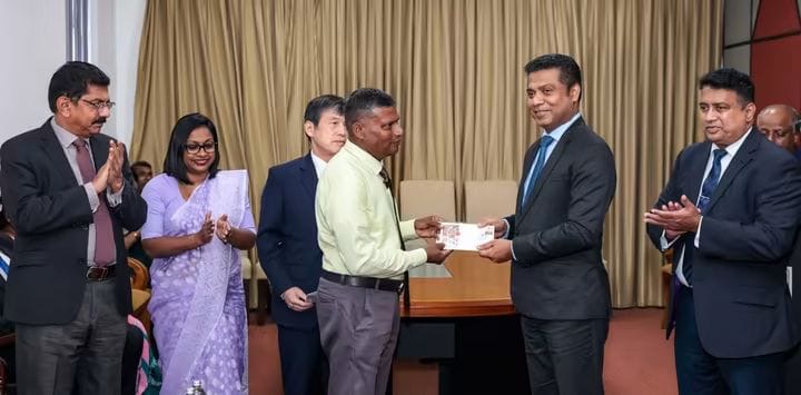 ශ්‍රී ලාංකේය “අපරාජිත පරාජිතයා” වෙනුවෙන් සමරු මුද්දරයක් නිකුත් කෙරෙයි….